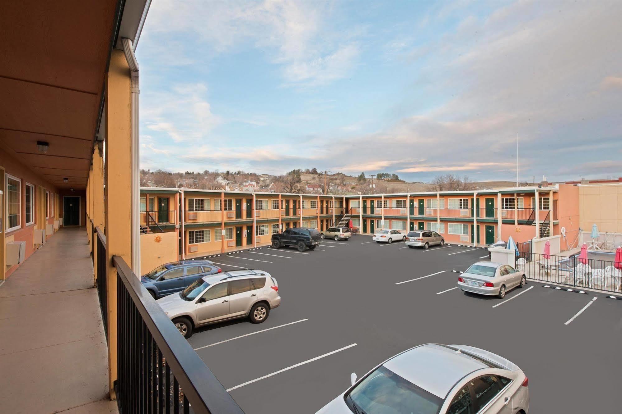 Americas Best Value Inn - Пендлтон Экстерьер фото